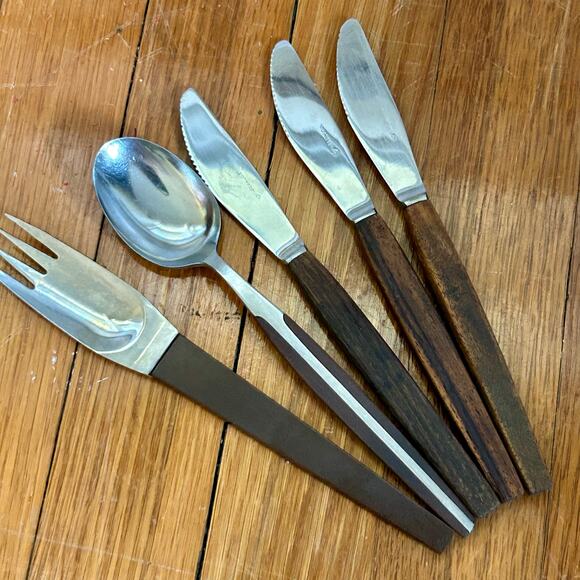 Lot of Wooden and Faux Wood Mid-Century Flatware Pieces – 5 Pieces - Picture 1 of 9